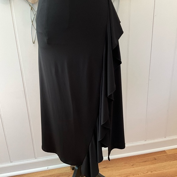 Roz & Ali Black Knit Skirt Featuring Ruffled Left Side Sz M - Picture 5 of 12